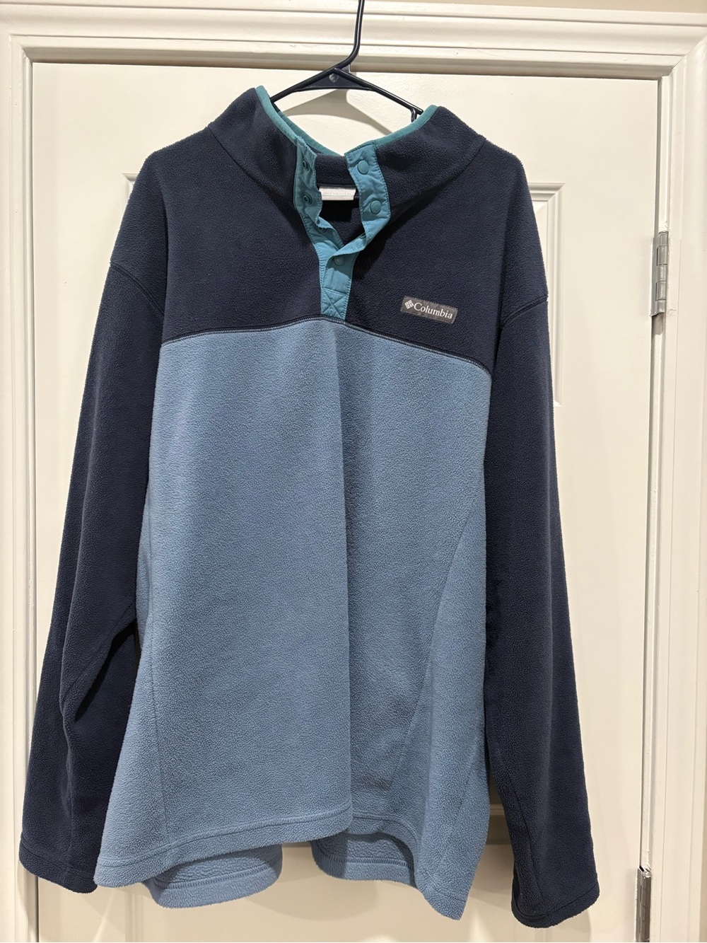 Columbia Men’s Two-Tone Navy and Light Blue Snap Pullover